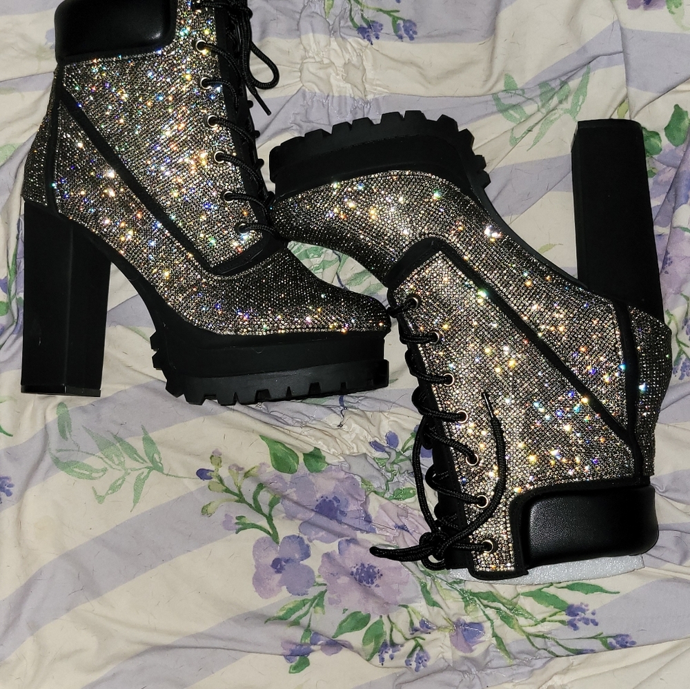 NWT Size 10 Wild Diva Lounge Iridescent Lace-up Glitter Combat Boots, Black Trim
